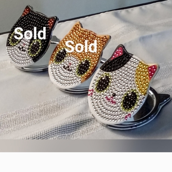 Handmade Diamonique Cat Compact Purse Mirror, 2 views.  (1 compact,$19) - Picture 5 of 5